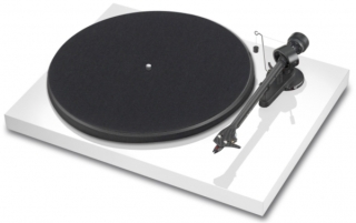 Pro-Ject Debut Carbon (DC) Esprit, Weiß glänzend - Manueller Plattenspieler mit satiniertem Acrylteller und montiertem Tonabnehmer Ortofon 2M Red | Aussteller